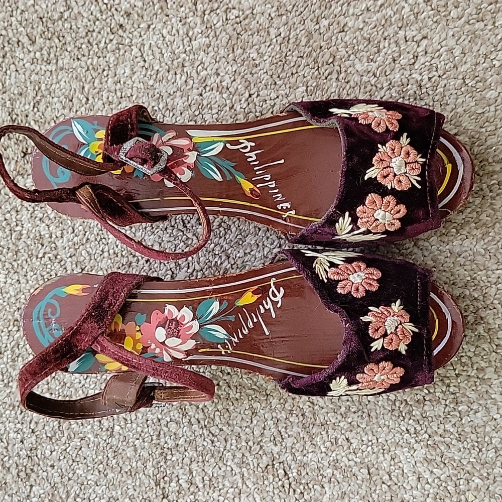Vtg 50s Carved Wood Embroidered Velvet Sandals 5.5 - Picture 3 of 9